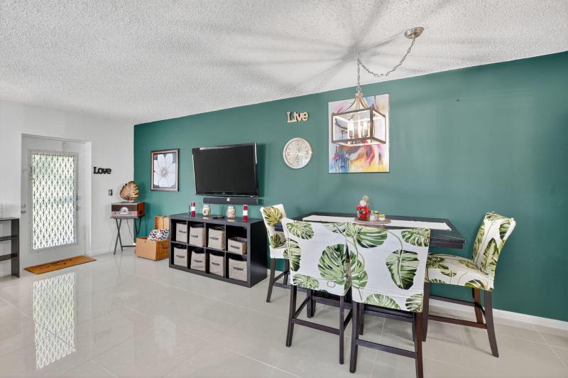  Condo & Townhome Photos