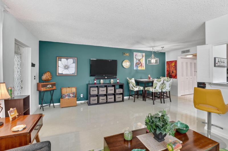  Condo & Townhome Photos