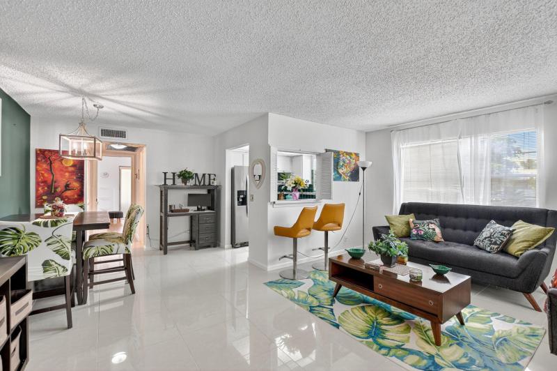  Condo & Townhome Photos