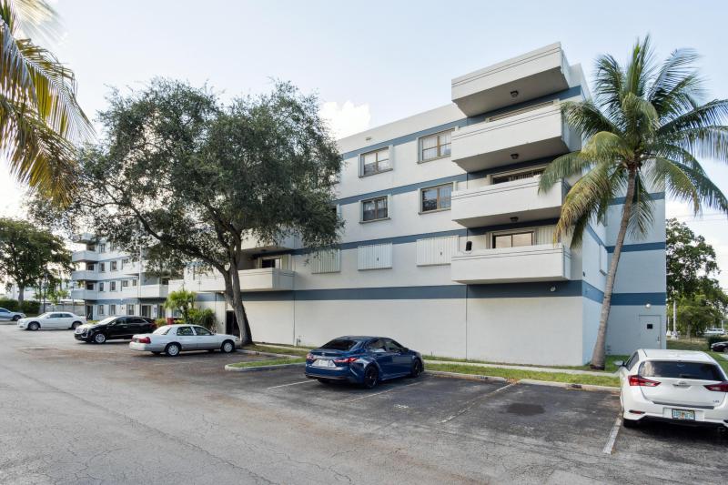  Condo & Townhome Photos