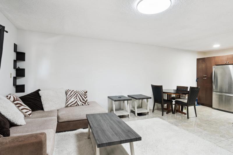  Condo & Townhome Photos