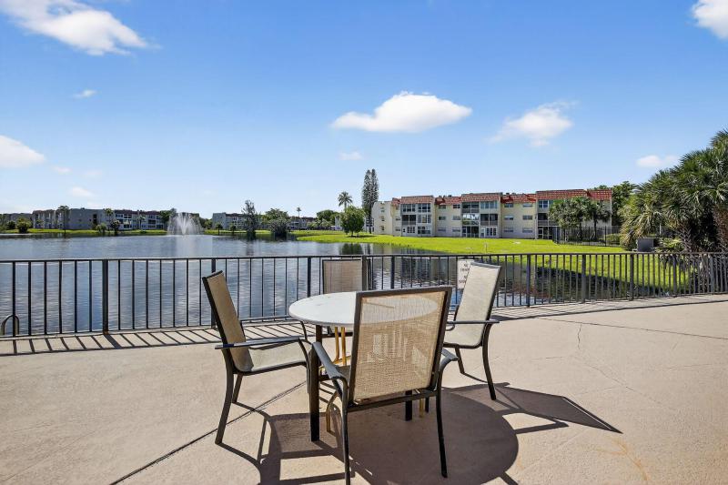  Condo & Townhome Photos