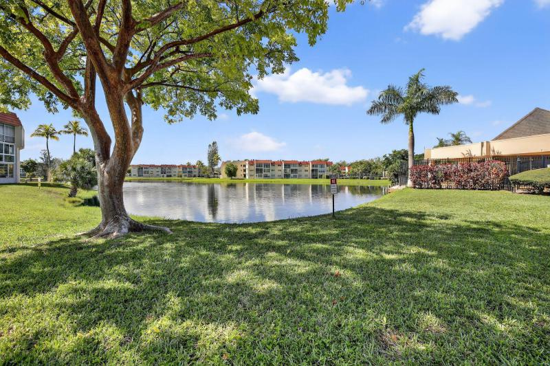  Condo & Townhome Photos