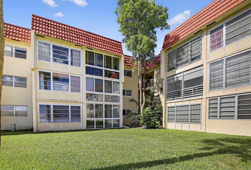  Condo & Townhome Photos