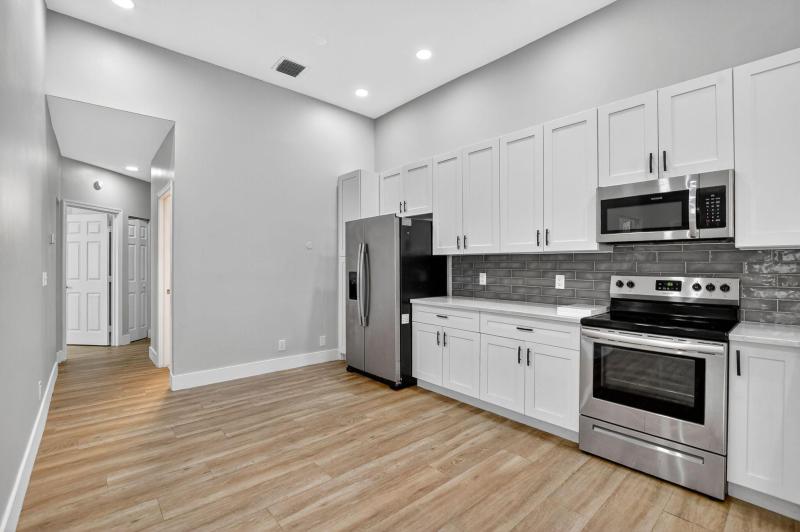  Condo & Townhome Photos