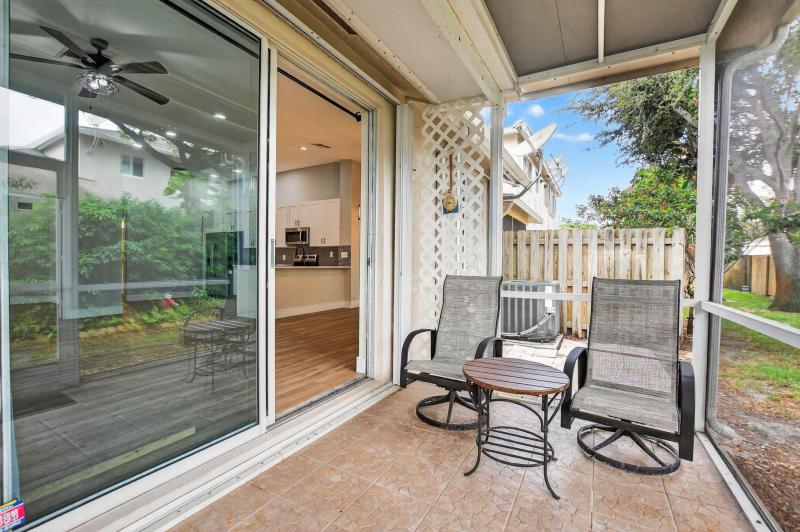  Condo & Townhome Photos