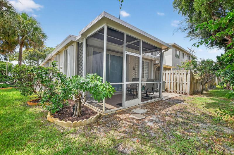  Condo & Townhome Photos