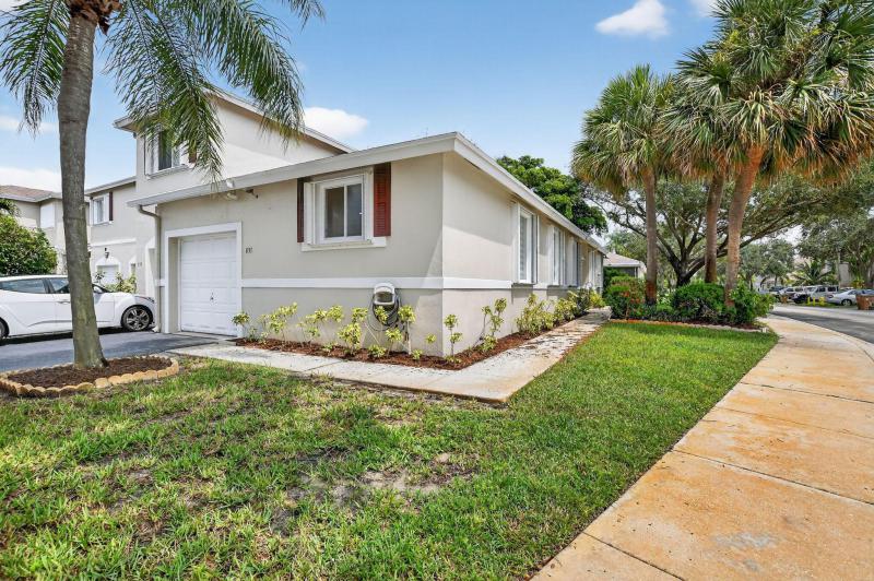  Condo & Townhome Photos