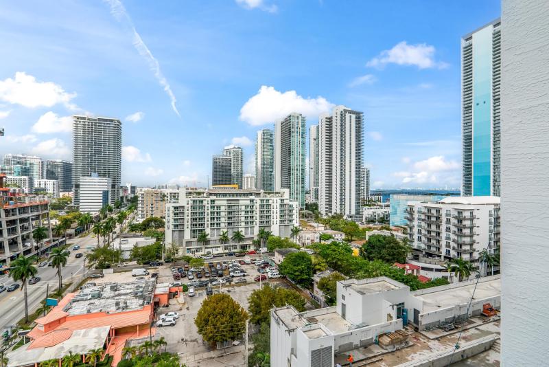  Condo & Townhome Photos
