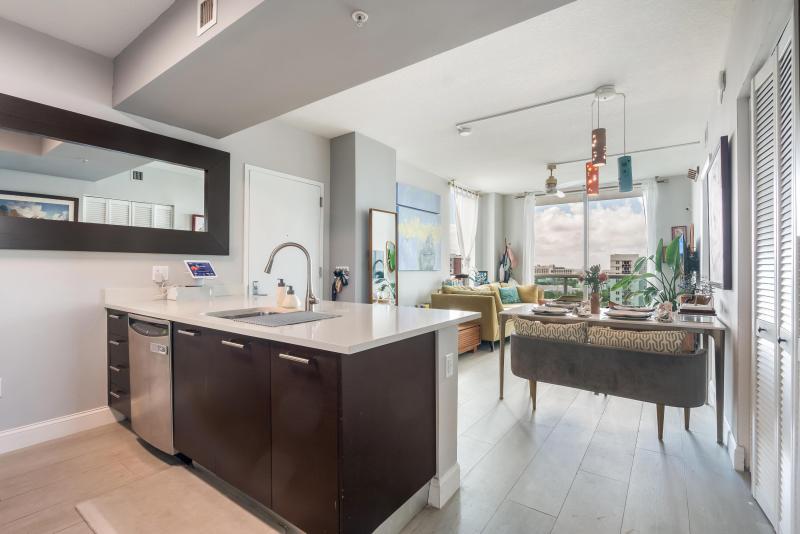  Condo & Townhome Photos