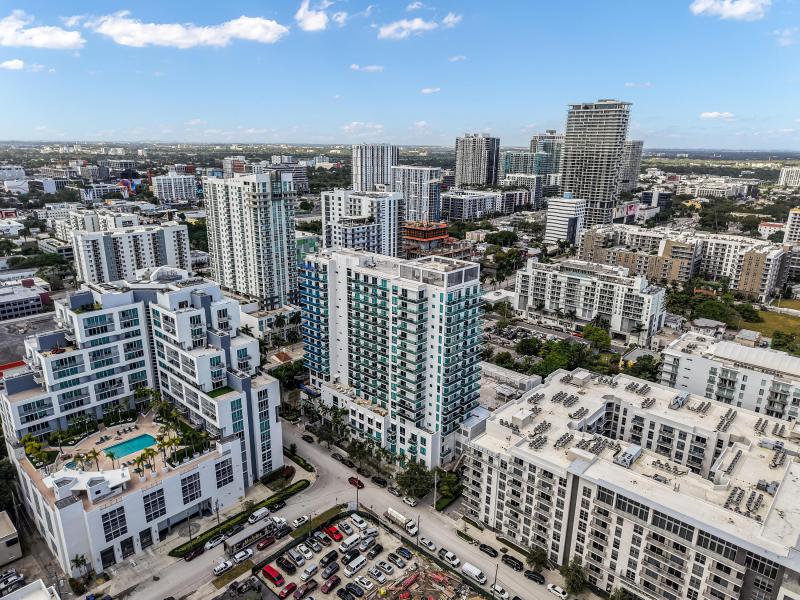  Condo & Townhome Photos