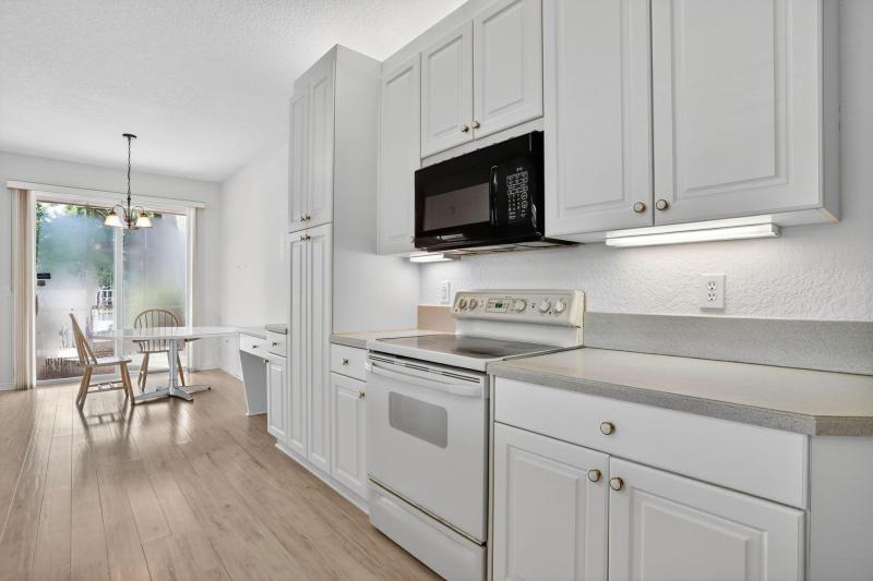  Condo & Townhome Photos