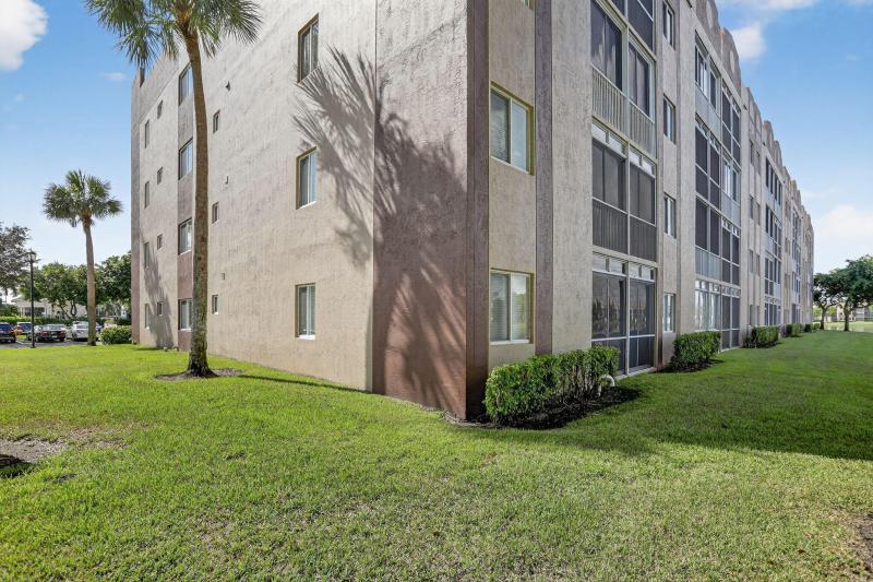  Condo & Townhome Photos