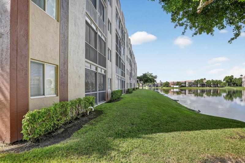  Condo & Townhome Photos