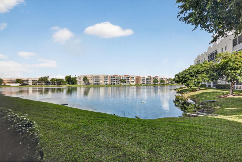  Condo & Townhome Photos