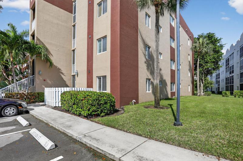  Condo & Townhome Photos