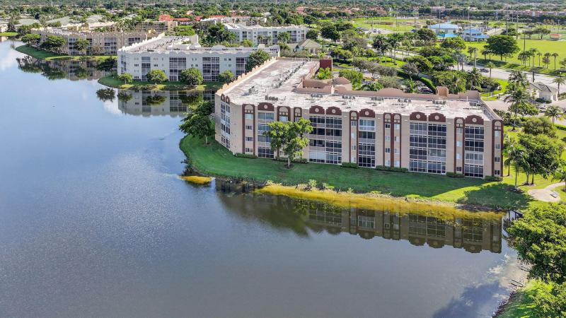  Condo & Townhome Photos