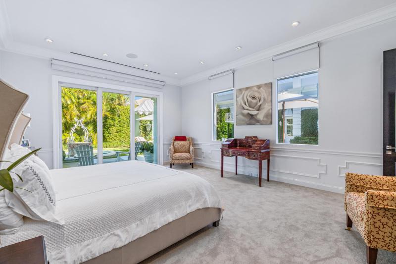  Single Family Homes Photo 12:  Palm Beach,  FL 33480