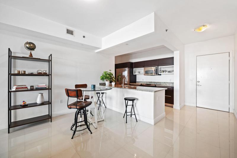  Condo & Townhome Photos