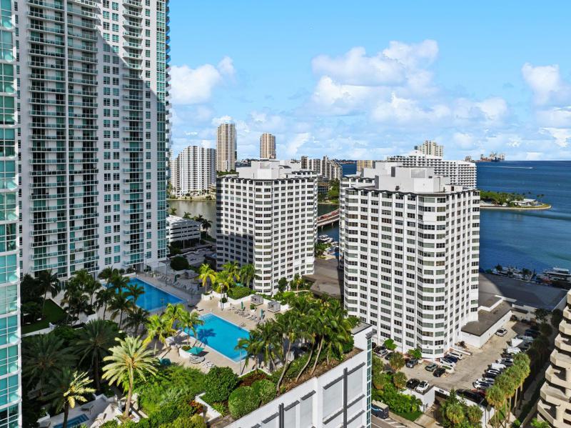  Condo & Townhome Photos