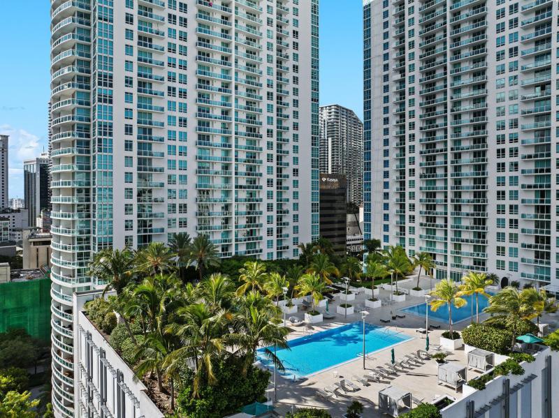  Condo & Townhome Photos