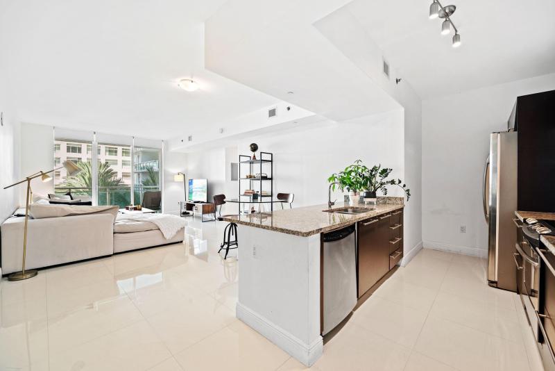 Condo & Townhome Photos
