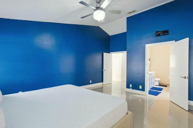  Single Family Homes Photo 16:  Deerfield Beach,  FL 33442