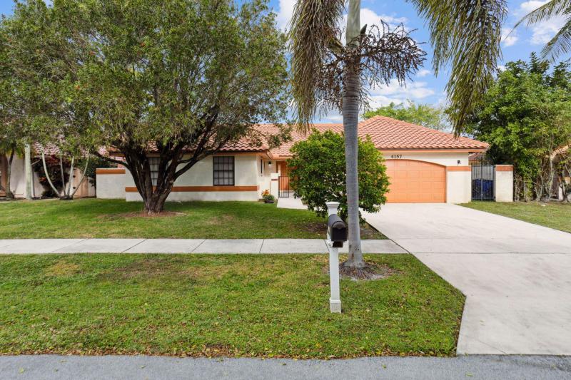  Single Family Homes Photo 2:  Deerfield Beach,  FL 33442