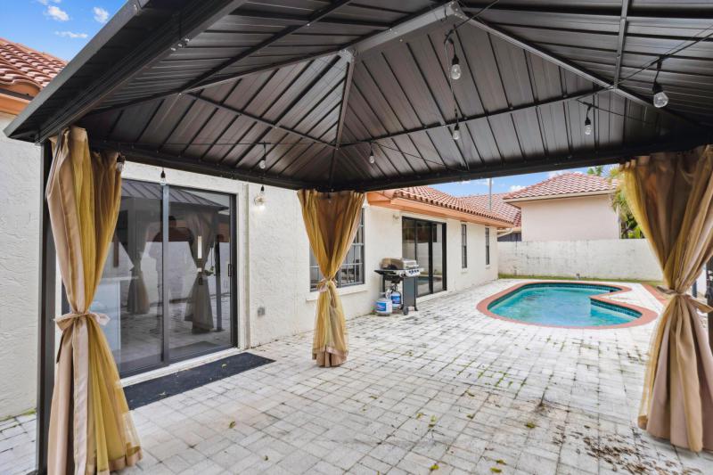  Single Family Homes Photo 27:  Deerfield Beach,  FL 33442