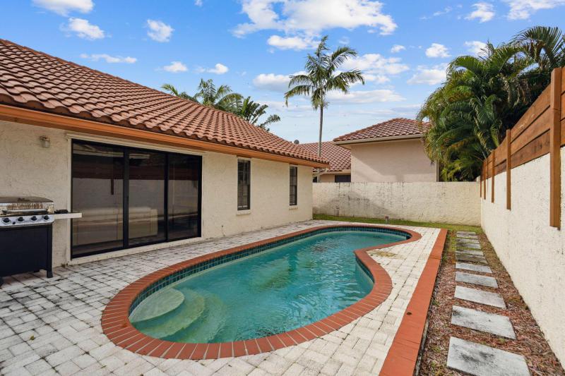  Single Family Homes Photo 28:  Deerfield Beach,  FL 33442