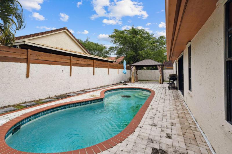  Single Family Homes Photo 29:  Deerfield Beach,  FL 33442