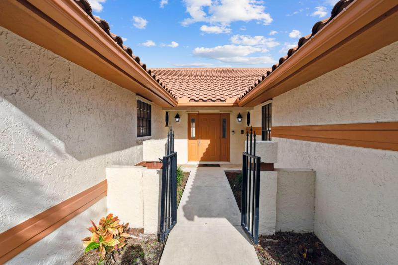  Single Family Homes Photo 3:  Deerfield Beach,  FL 33442