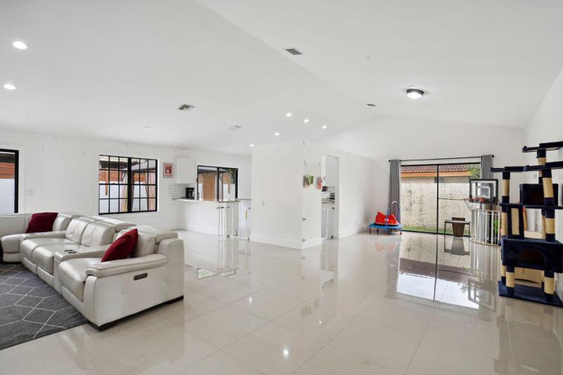  Single Family Homes Photo 7:  Deerfield Beach,  FL 33442