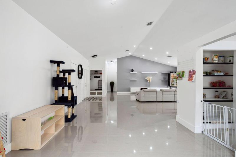  Single Family Homes Photo 8:  Deerfield Beach,  FL 33442