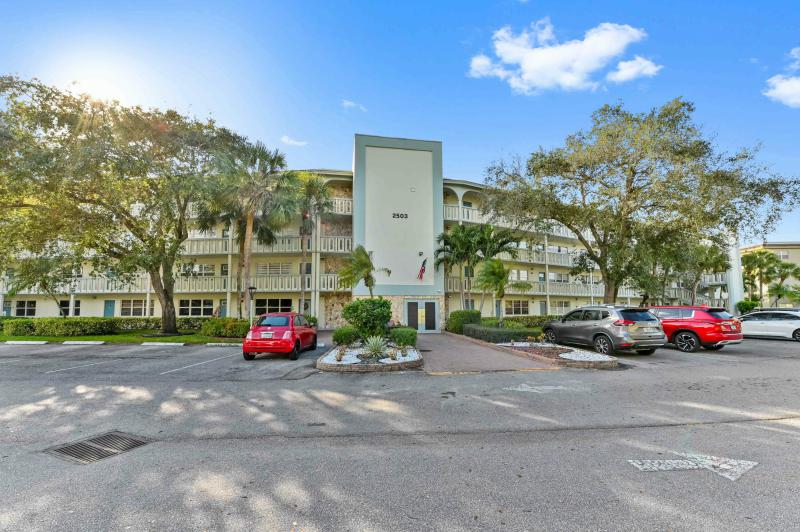  Condo & Townhome Photos