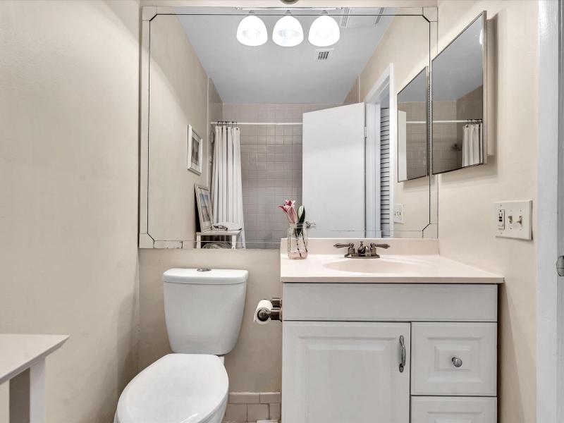  Condo & Townhome Photos