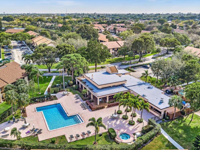  Condo & Townhome Photos