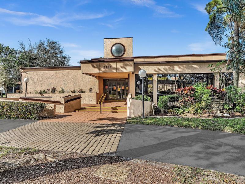  Condo & Townhome Photos