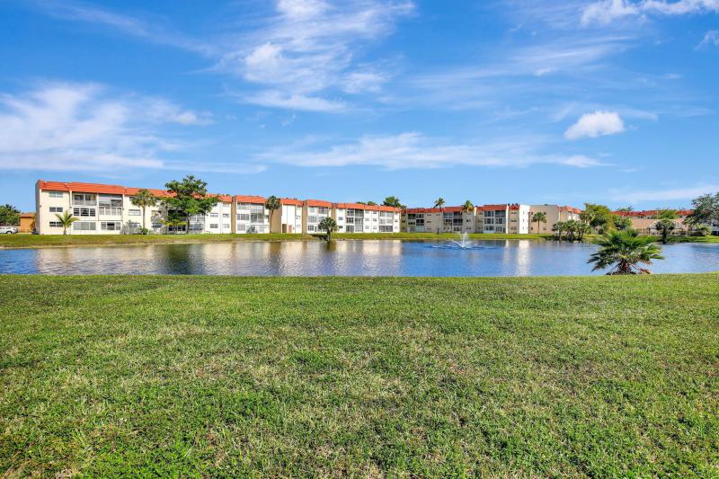  Condo & Townhome Photos