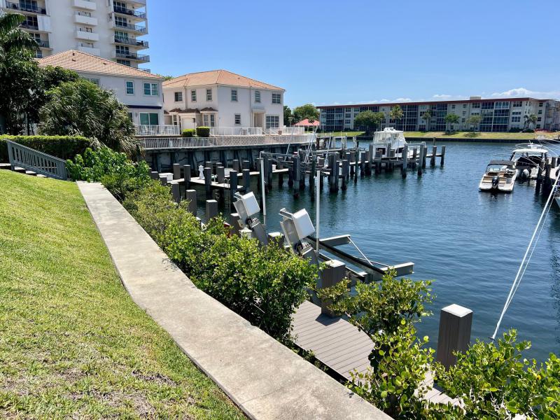  Condo & Townhome Photos