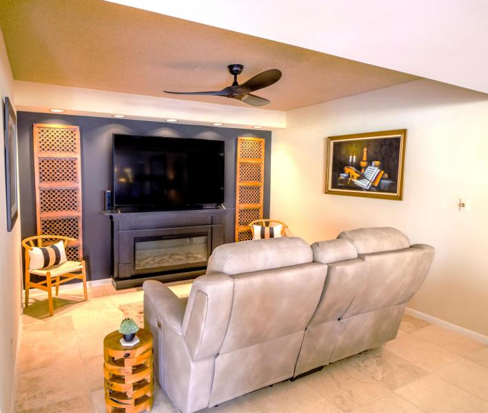  Condo & Townhome Photos