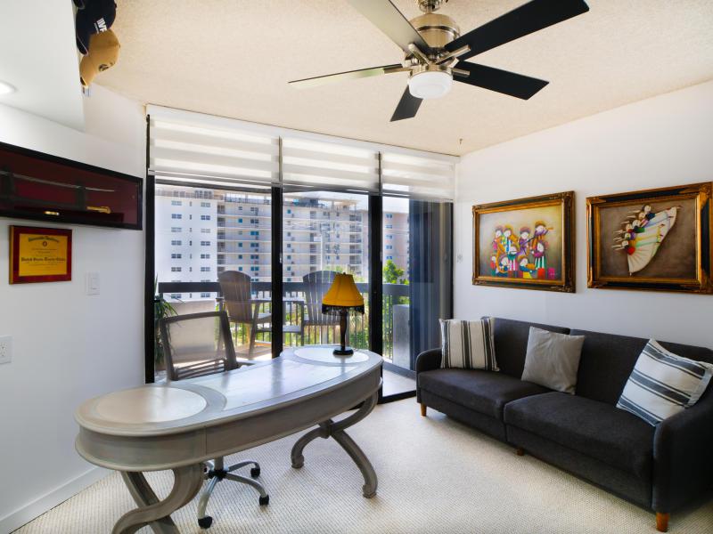  Condo & Townhome Photos