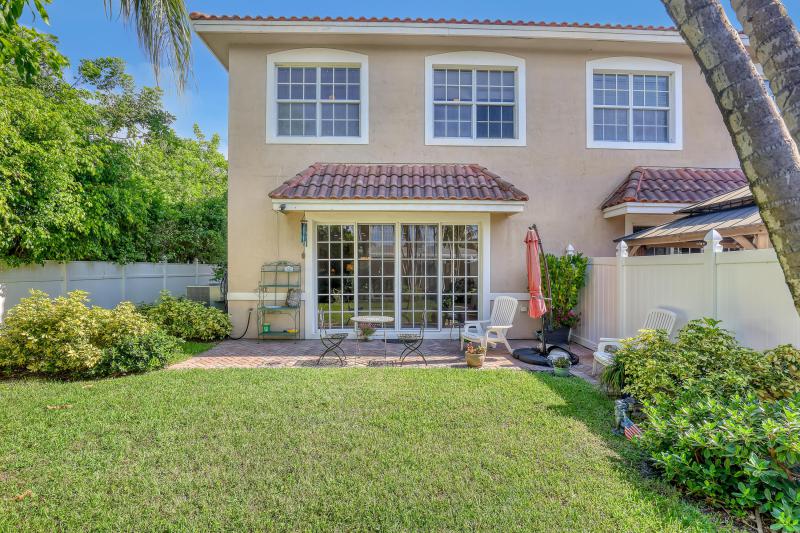  Condo & Townhome Photos