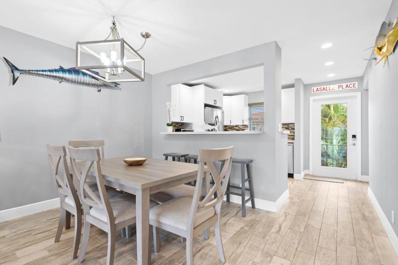  Condo & Townhome Photos