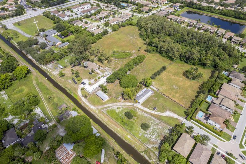  Commercial & Industrial Land Images 