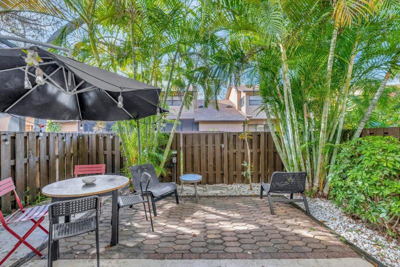  Condo & Townhome Photos