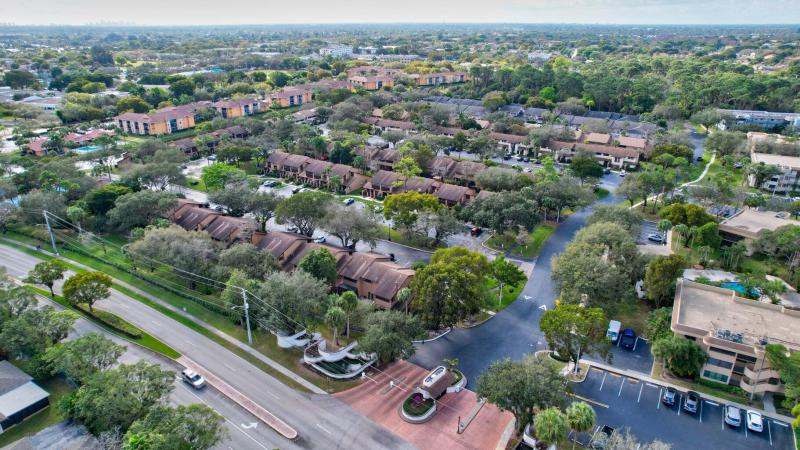  Condo & Townhome Photos