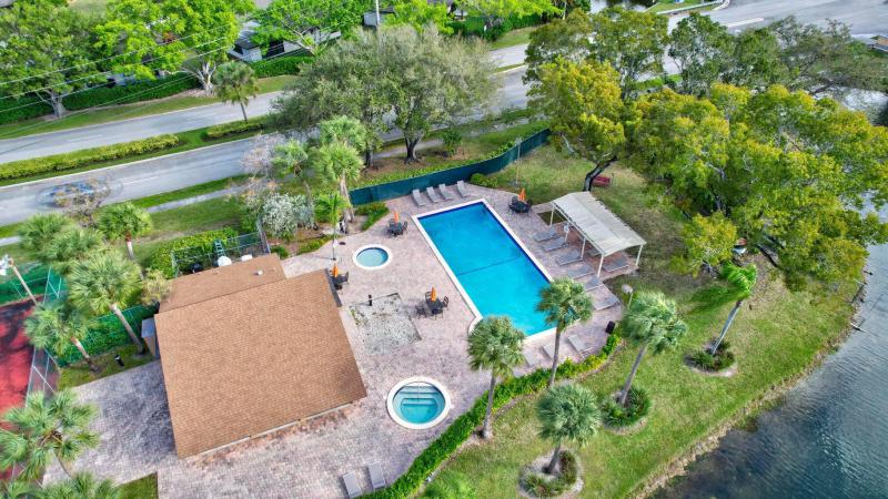  Condo & Townhome Photos