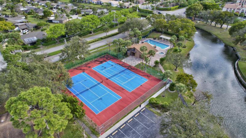  Condo & Townhome Photos