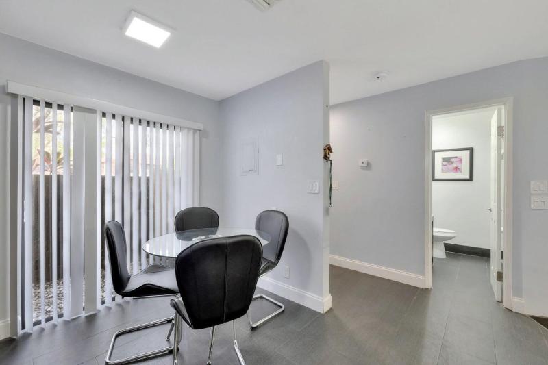  Condo & Townhome Photos